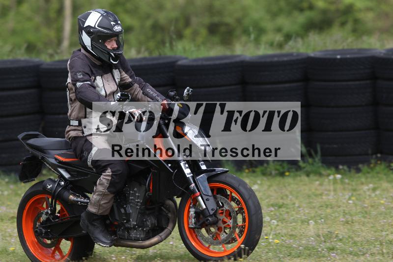 Archiv-2025/10 23.04.2025 Cornu Master School ADR/rot-rouge/57